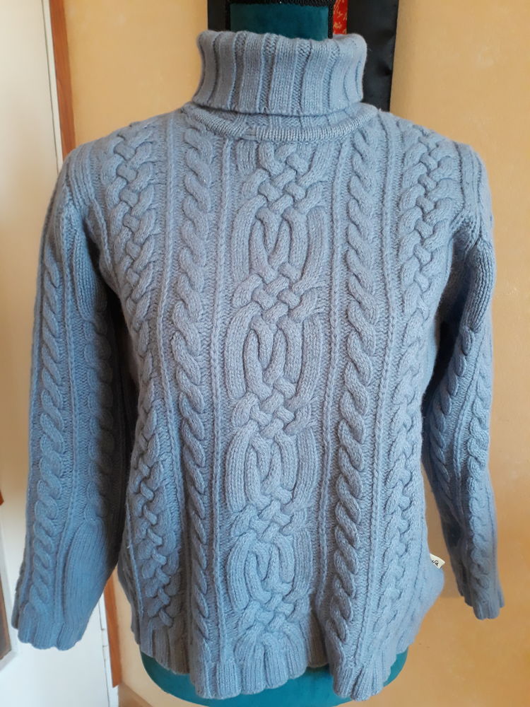 Pull bleu - Hushuaia - Taille S 12 Livry-Gargan (93)