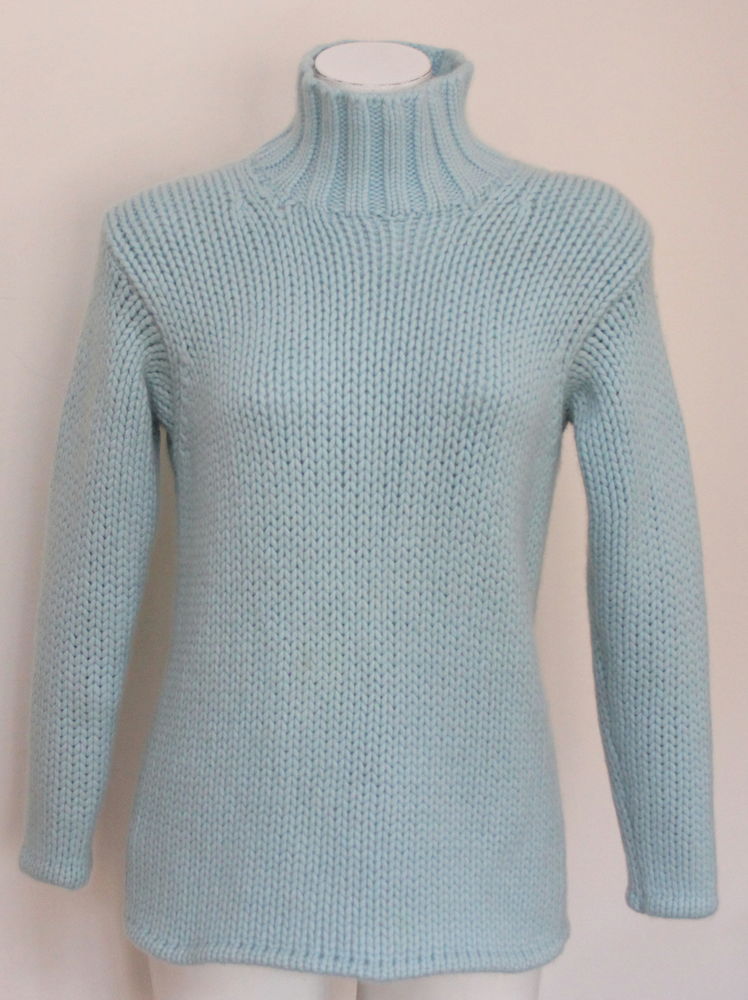 Pull cachemire bleu glacier FEDELI T.M
T.38/40 Fr 400 Issy-les-Moulineaux (92)