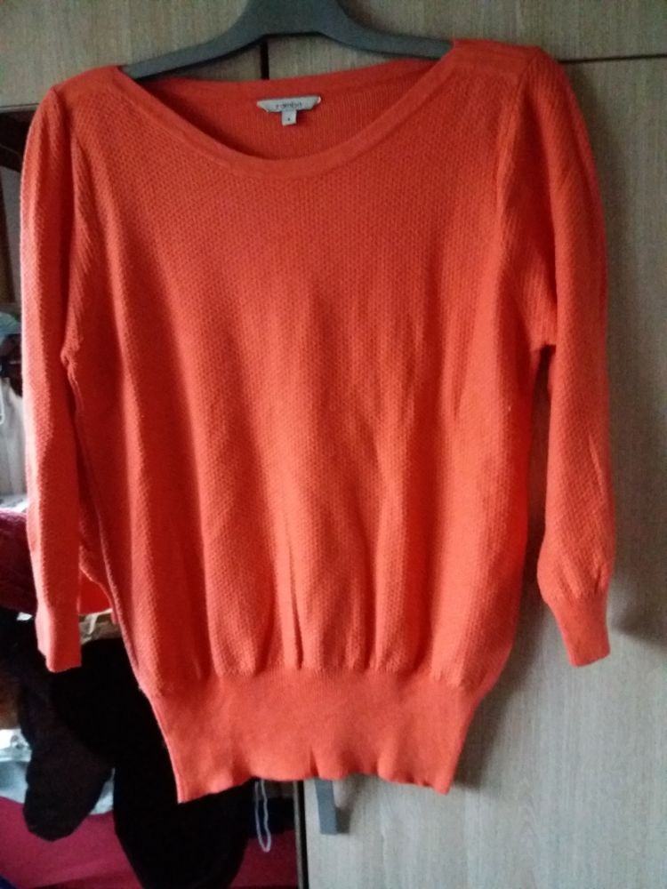 Pull couleur corail manches 3/4 taille 4 marque Zamba. 3 Monceaux (60)