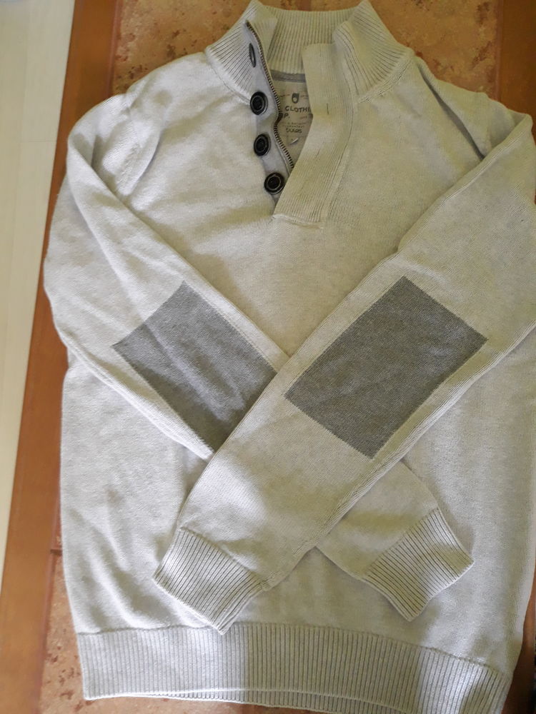 pull de couleur gris clair 10 Beauquesne (80)