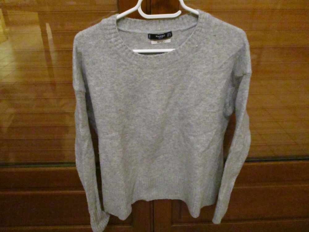 un pull gris col  arrondi en bon �tat 0 M�rignies (59)