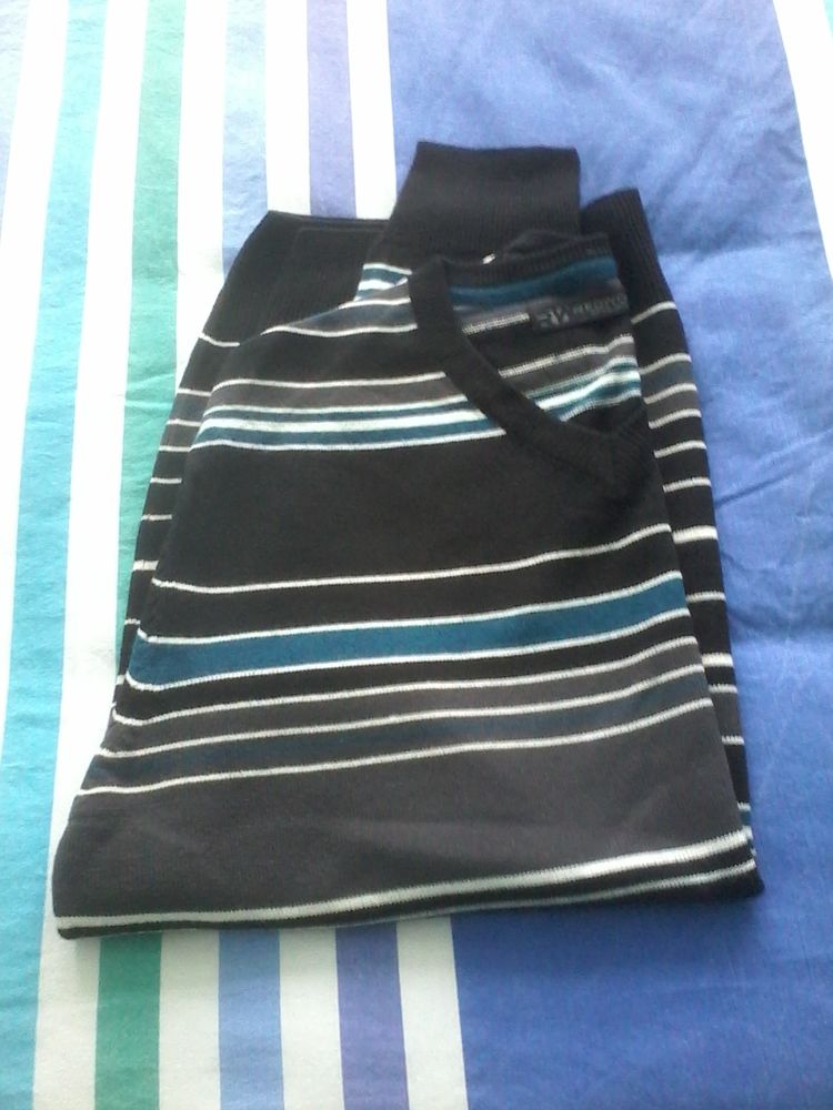 Pull  homme de  marque  neuf pouroffrir 15 Tourcoing (59)