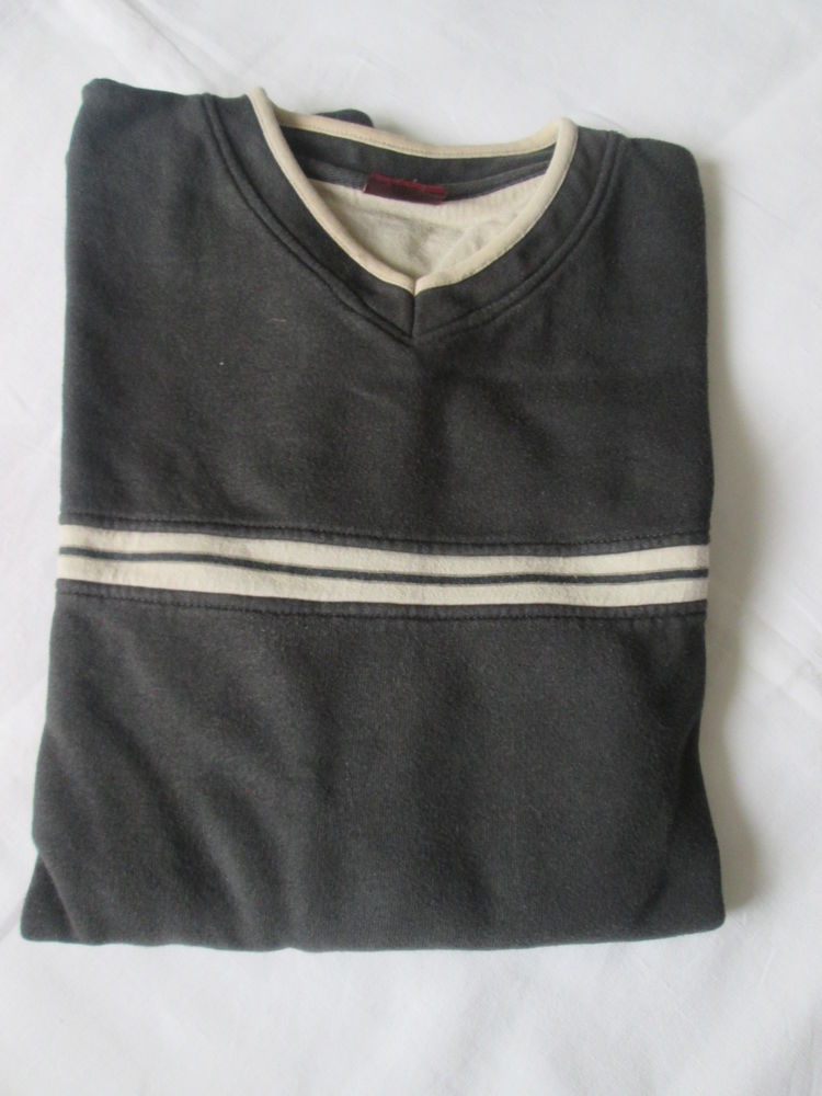 Pull homme col V taille M 8 Chauriat (63)