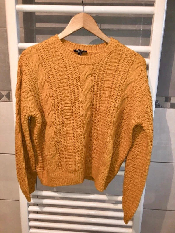 Pull Jennyfer taille S en tbe � 8 euros 8 Montr�al (32)