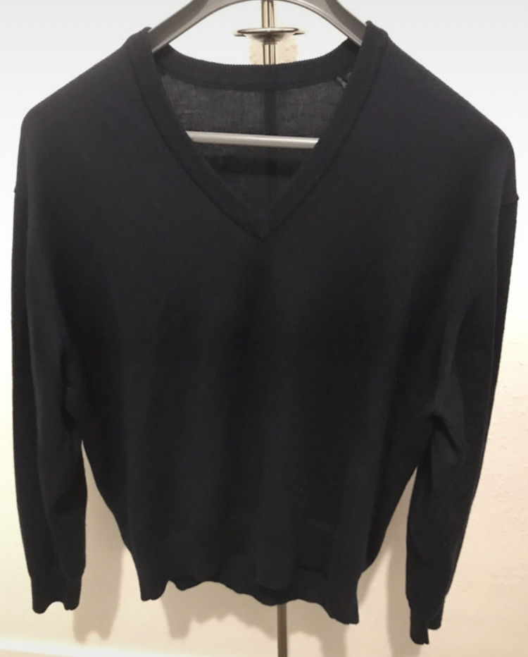 Pull col en laine V bleu marine 15 Franconville (95)