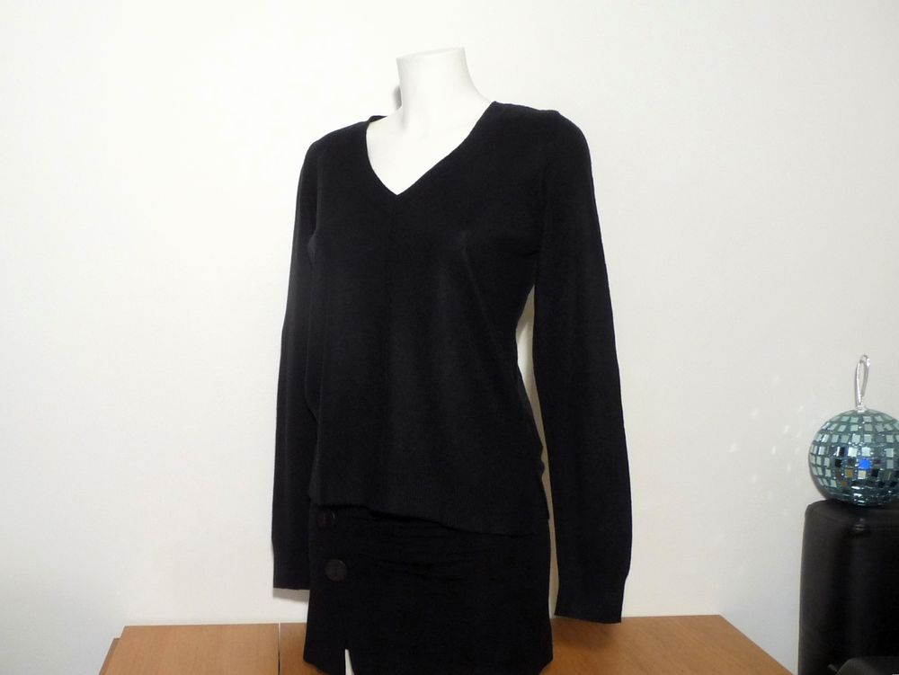 Pull L�ger Noir Manches Longues Encolure V- The Basics C&A 5 Paris 15 (75)
