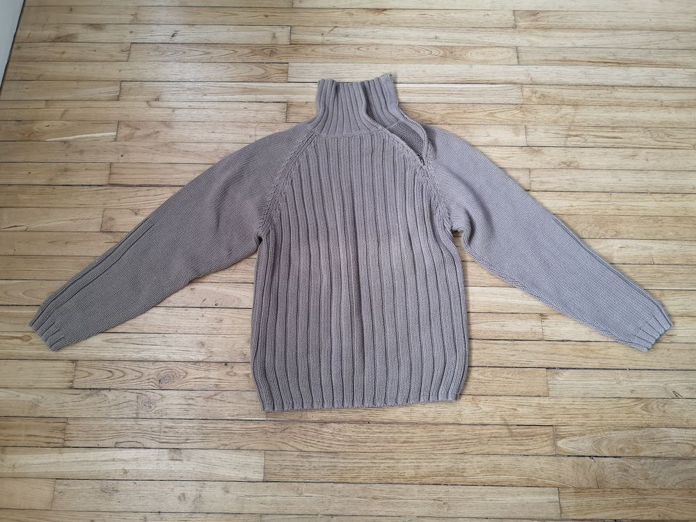 AN (31) - 12 ans - Pull marron  Oka�di  3 Paris 13 (75)