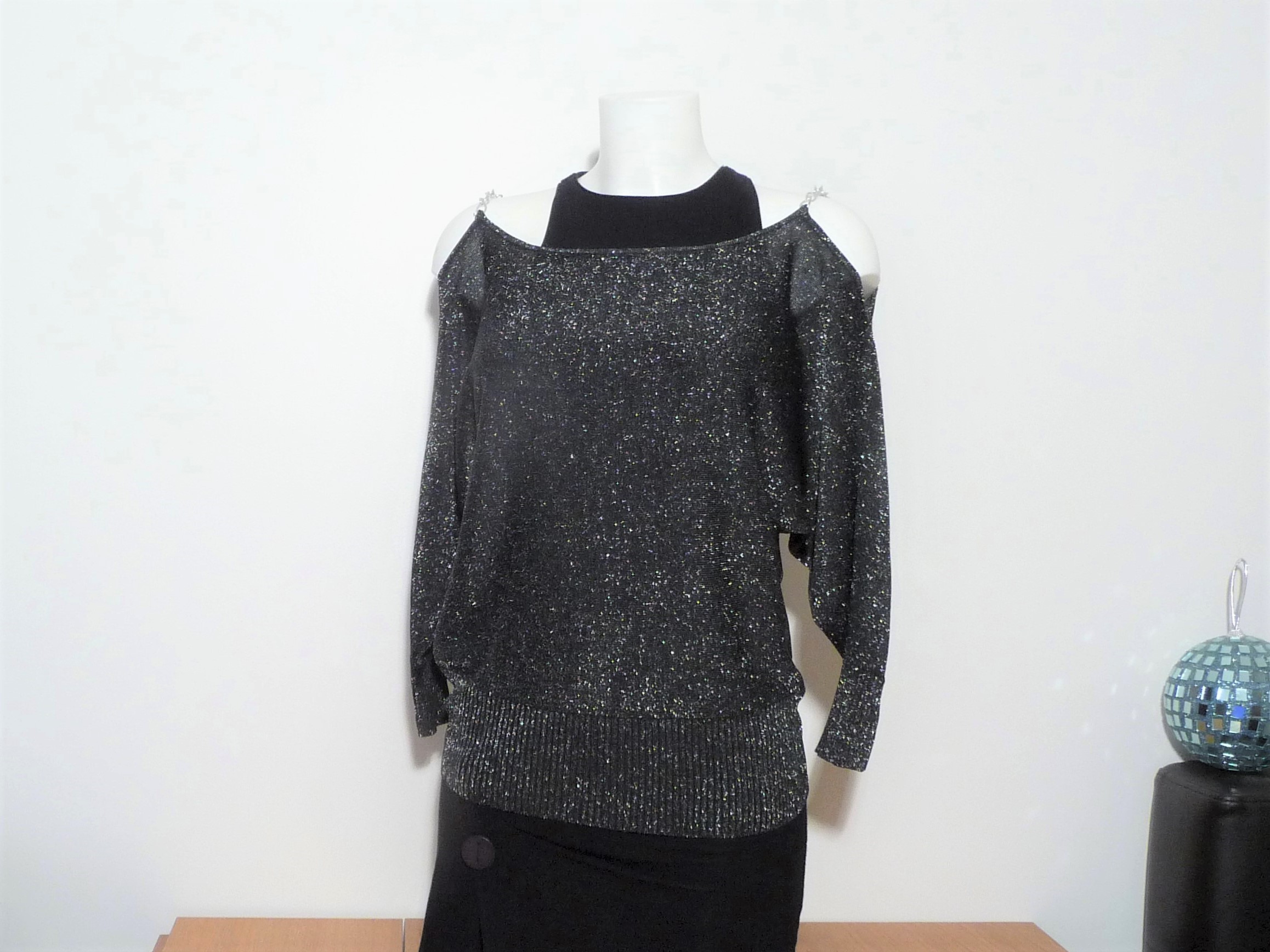 Pull Noir et Argent� Bretelle M�tal Argent�-By Laetitia E&M 20 Paris 15 (75)