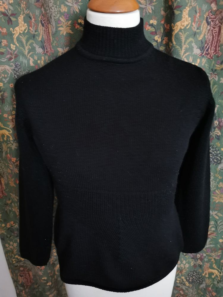 Pull noir col chemin�e 42 28 L'Aigle (61)