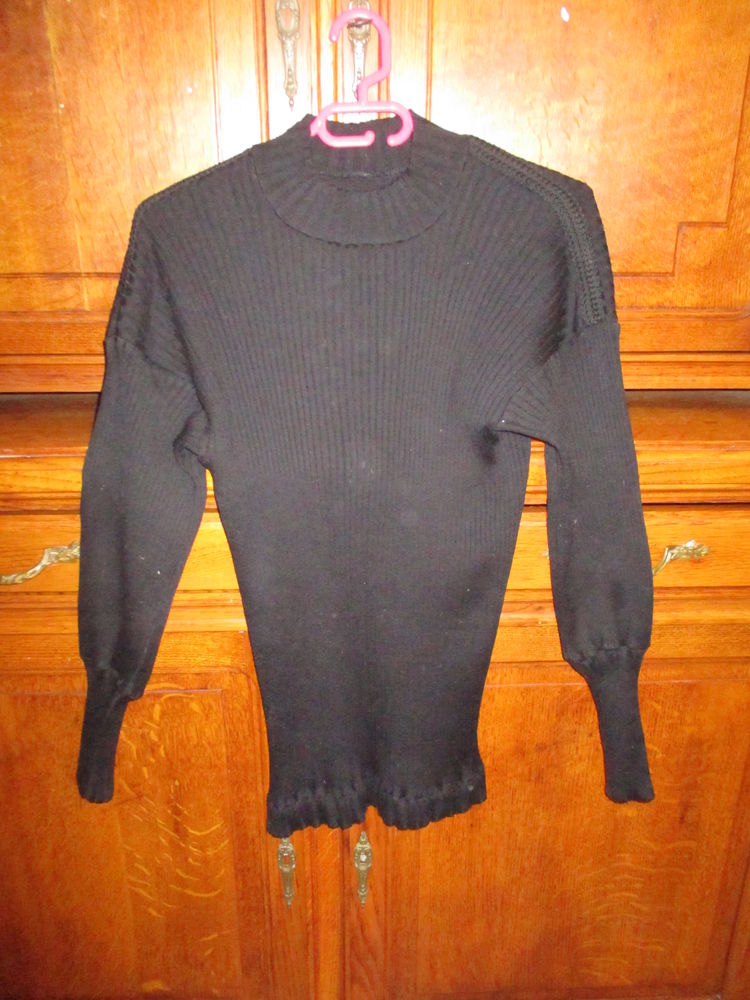 pull noir et gilet noir et autres articles divers bon �tat 0 M�rignies (59)