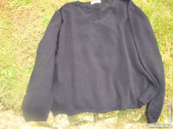 Pull noir � manches longues marque YUKI MIYSAKI 3 Nimes (30)