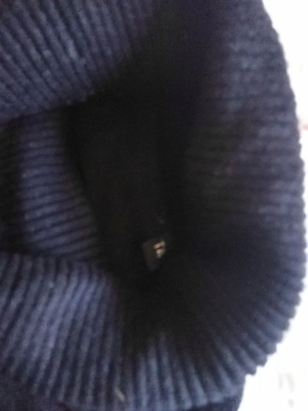 Pull noir taille M 3 Vinezac (07)