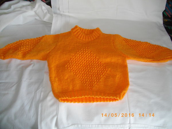 PULL ORANGE - 4 ANS - FAIT MAINS 25 Perros-Guirec (22)
