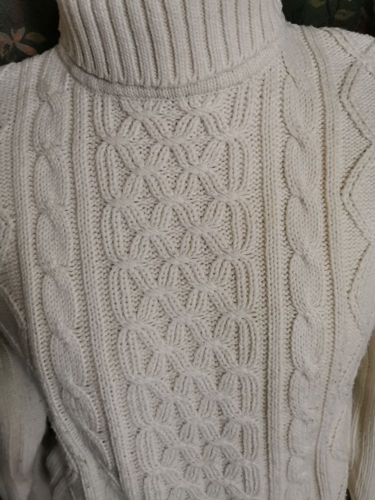 Pull col roul� blanc cass� taille XXL 35 L'Aigle (61)