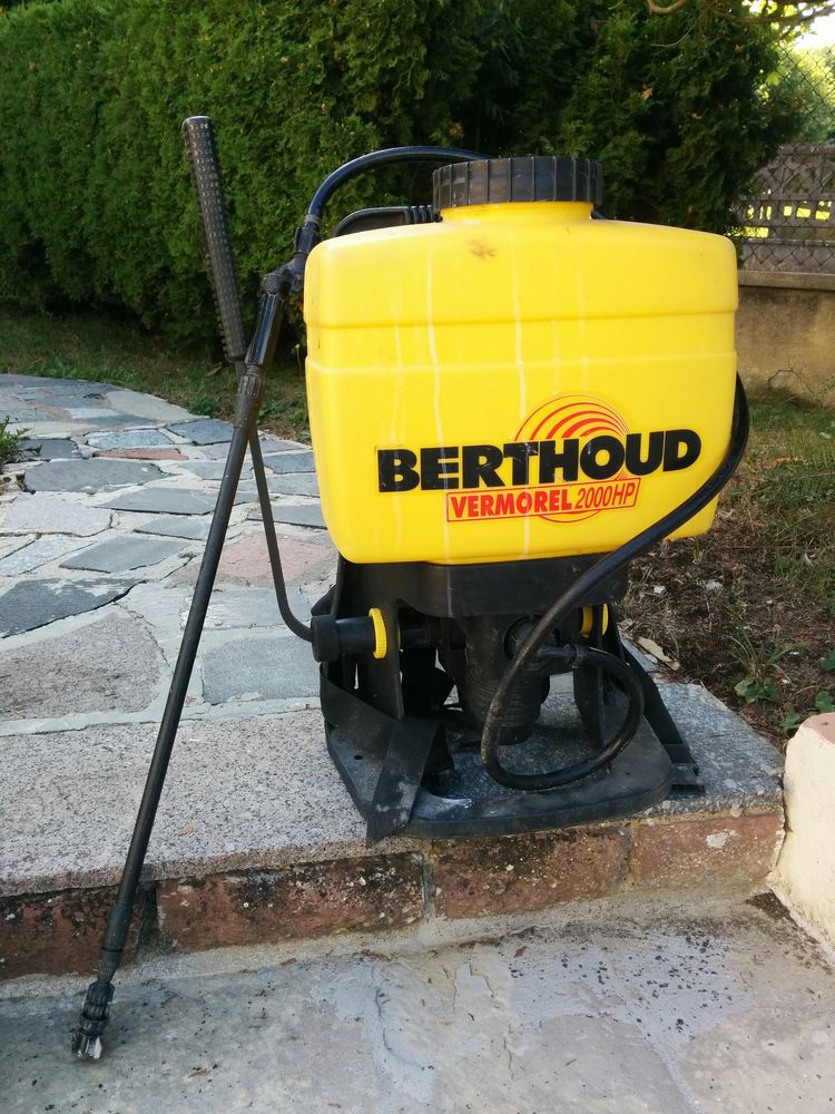 Pulv�risateur BERTHOUD Vermorel 150 Seloncourt (25)