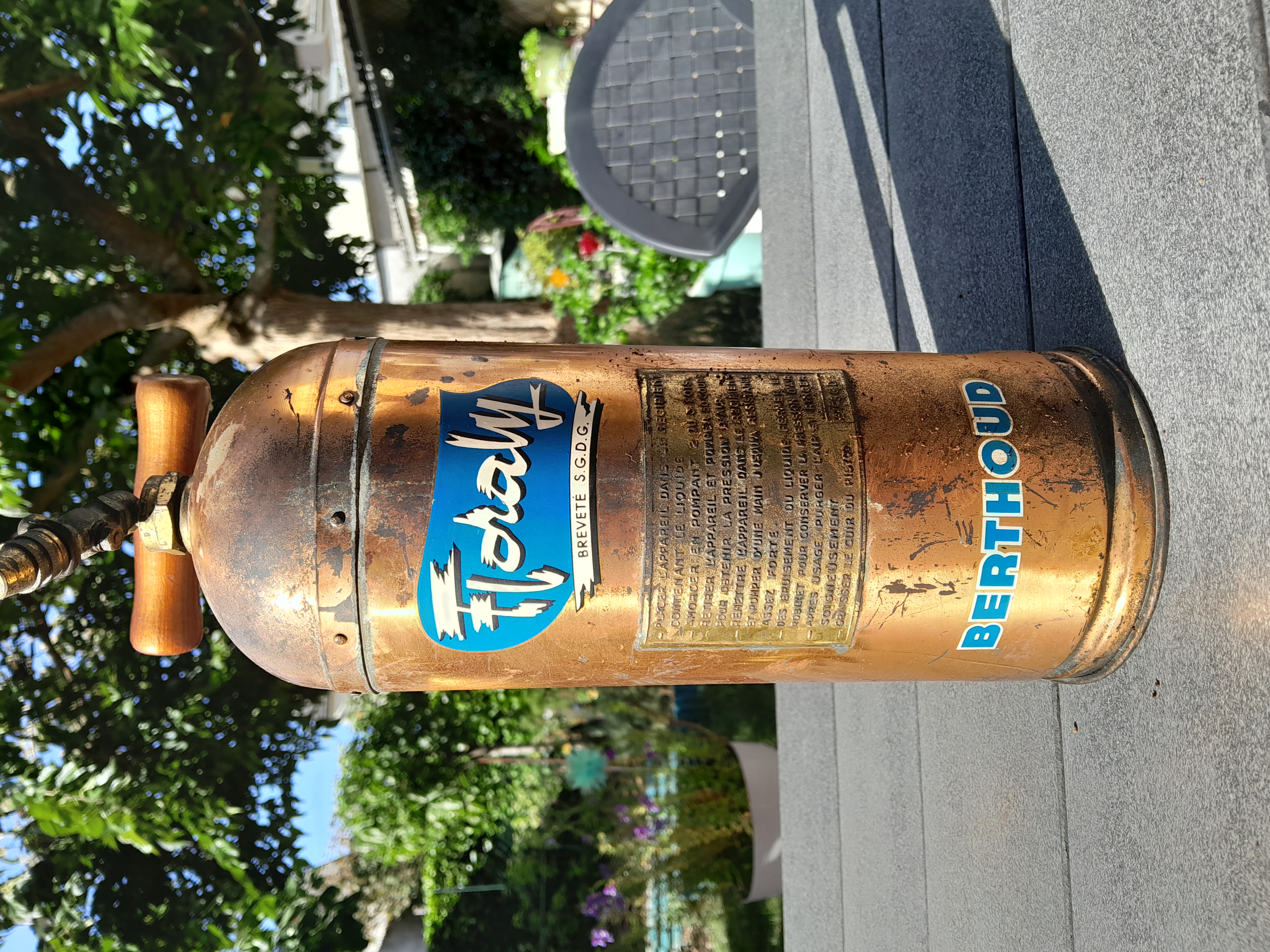 pulv�risateur cuivre Berthou 20 Saint-Doulchard (18)