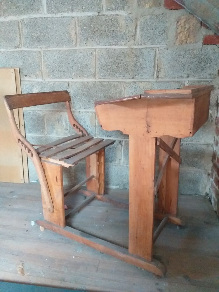 Pupitre d'�colier en bois avec casier (mod�le rare) 0 Amiens (80)