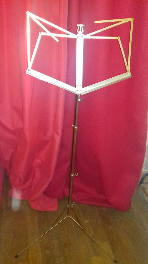 Pupitre laitonn� 30 L'Isle-sur-Serein (89)