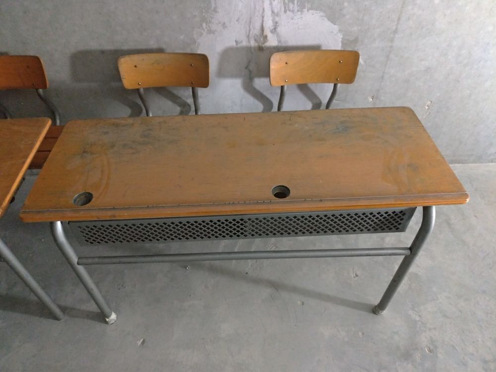 Lot de 4 pupitres d'�colier double 70 Lyon 7 (69)