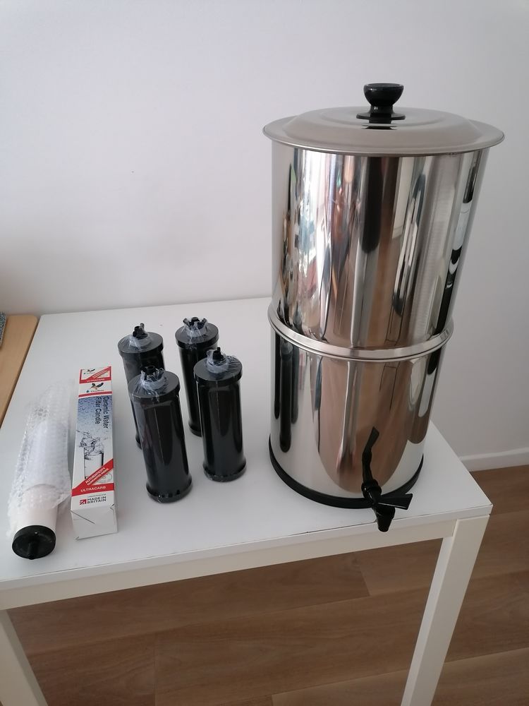 Purificateur d'eau � gravit� 11 litres + 5 cartouches d'eau 250 Melun (77)