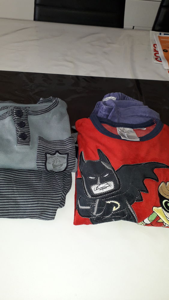 Pyjama  enfant  5 ans tr�s bon  �tat 3 Rennes (35)