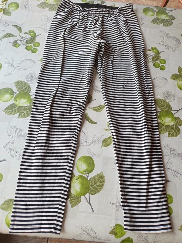 bas de pyjama en l'�tat 
taille 36
1 Aubvillers (80)