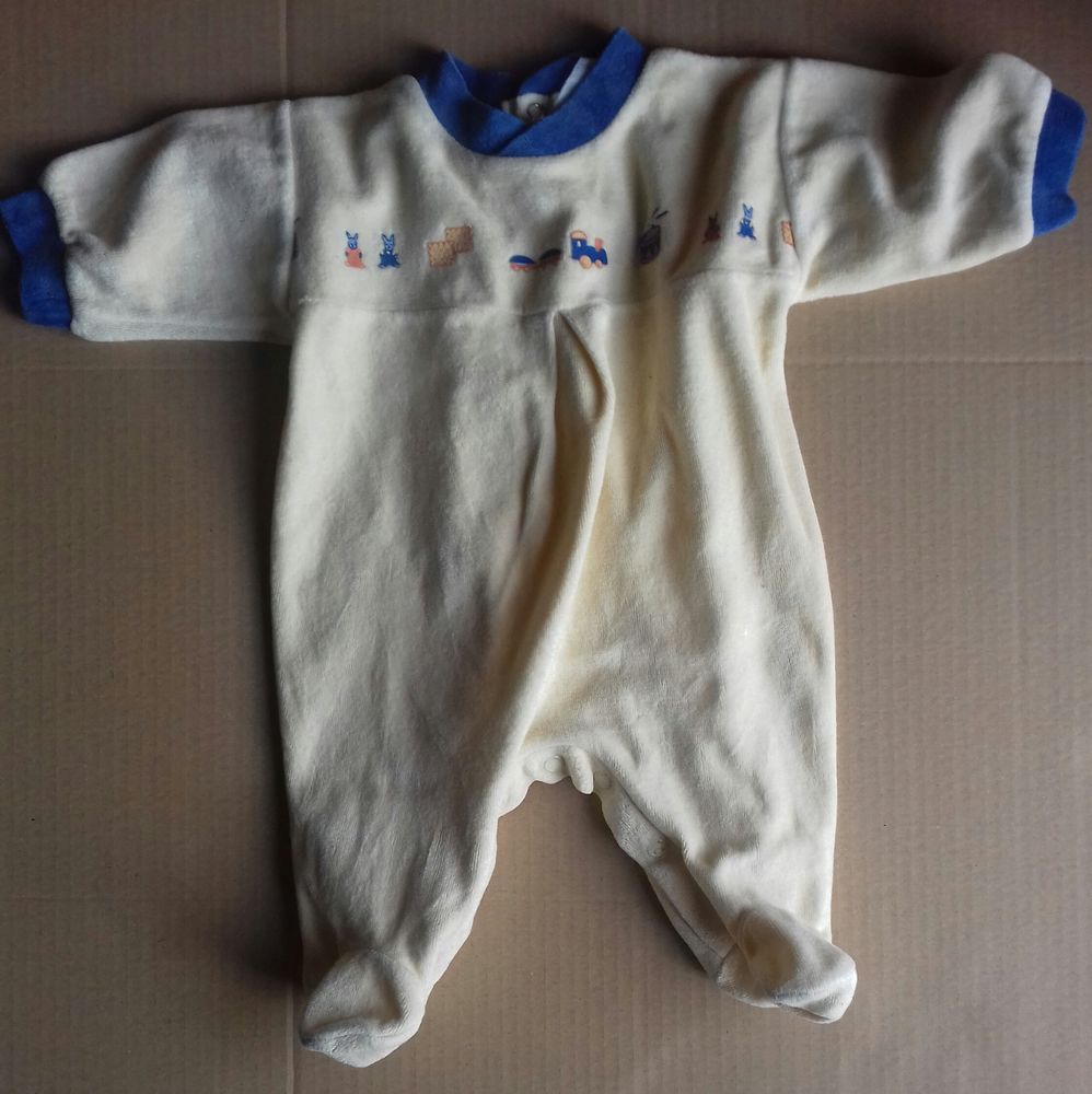 Pyjama jaune pale - motifs jouets - 1 mois 2 Semoy (45)