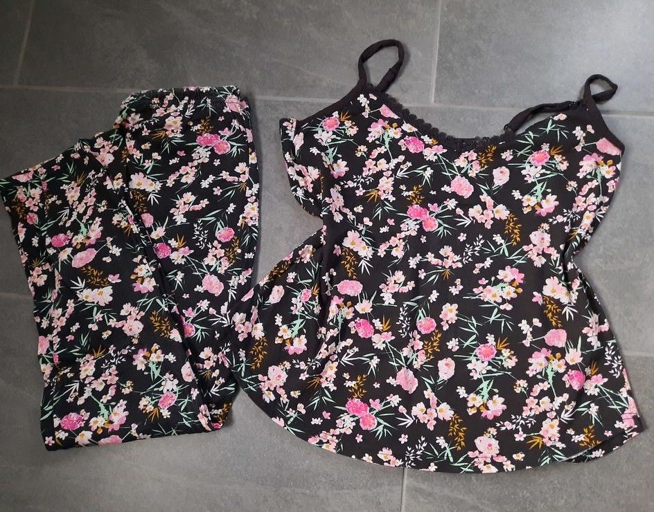 pyjama noir fleuri liberty + caraco ou le haut noir - T 40 10 Domart-en-Ponthieu (80)