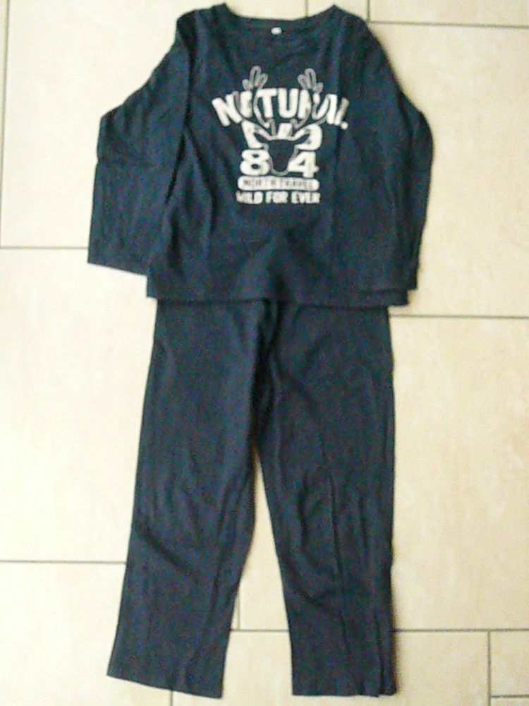 Pyjama 2 pi�ces bleu marine 6 ans (n�8) 9 Franqueville-Saint-Pierre (76)