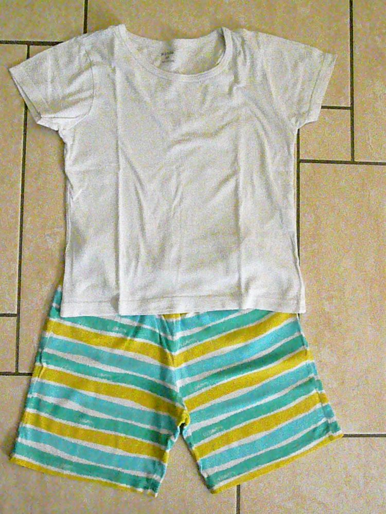 Pyjama 2 pièces 8 ans (n°12) 5 Franqueville-Saint-Pierre (76)