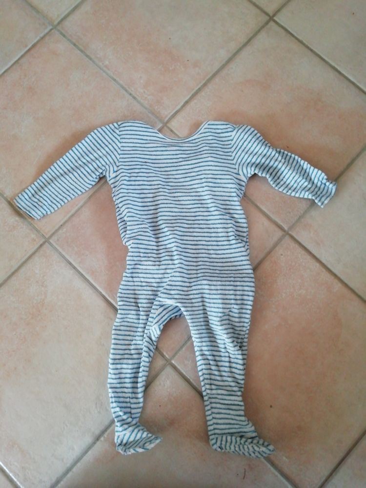 Pyjama taille 18 mois 1 Montaigu (02)