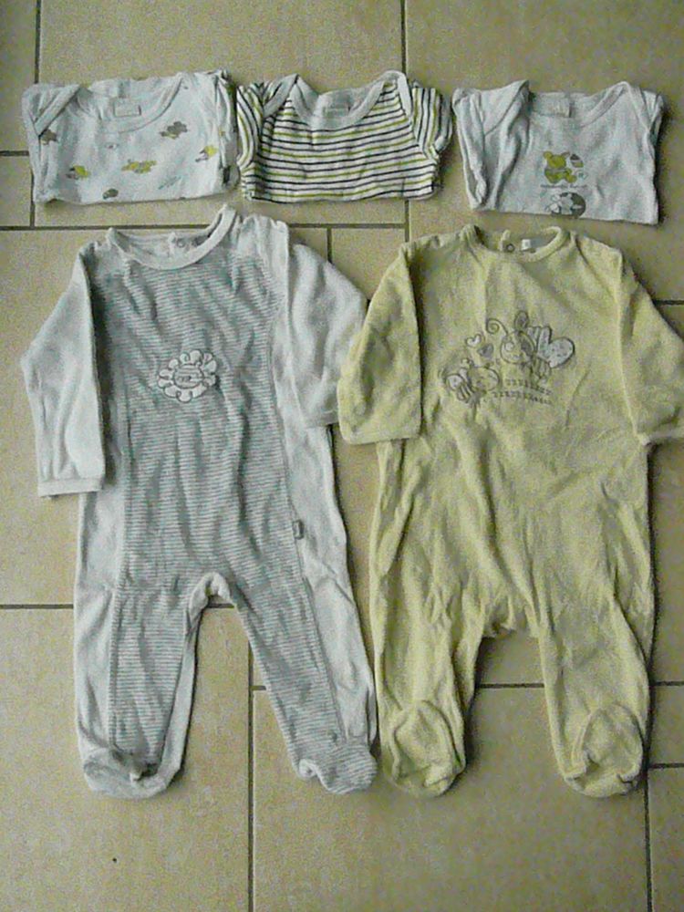 Lot pyjamas / bodies 12 mois (n°22) 10 Franqueville-Saint-Pierre (76)