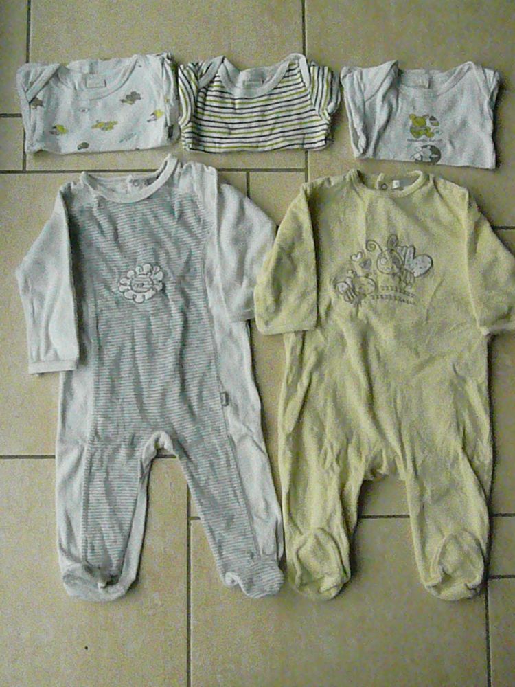 Lot pyjamas / bodies 12 mois (n�22) 10 Franqueville-Saint-Pierre (76)