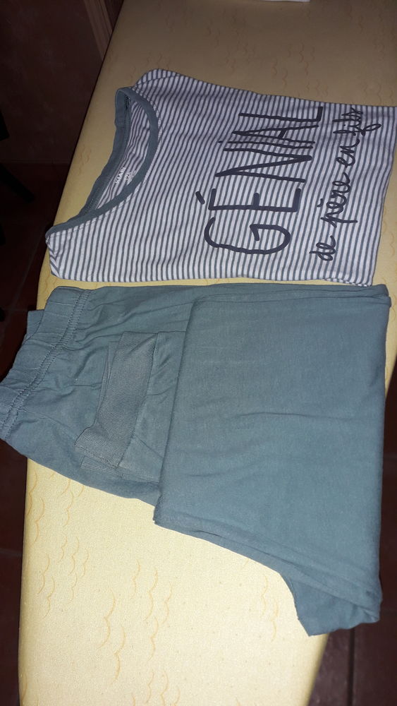 pyjamas (2) gar�ons 12ans 8 Lussac (33)