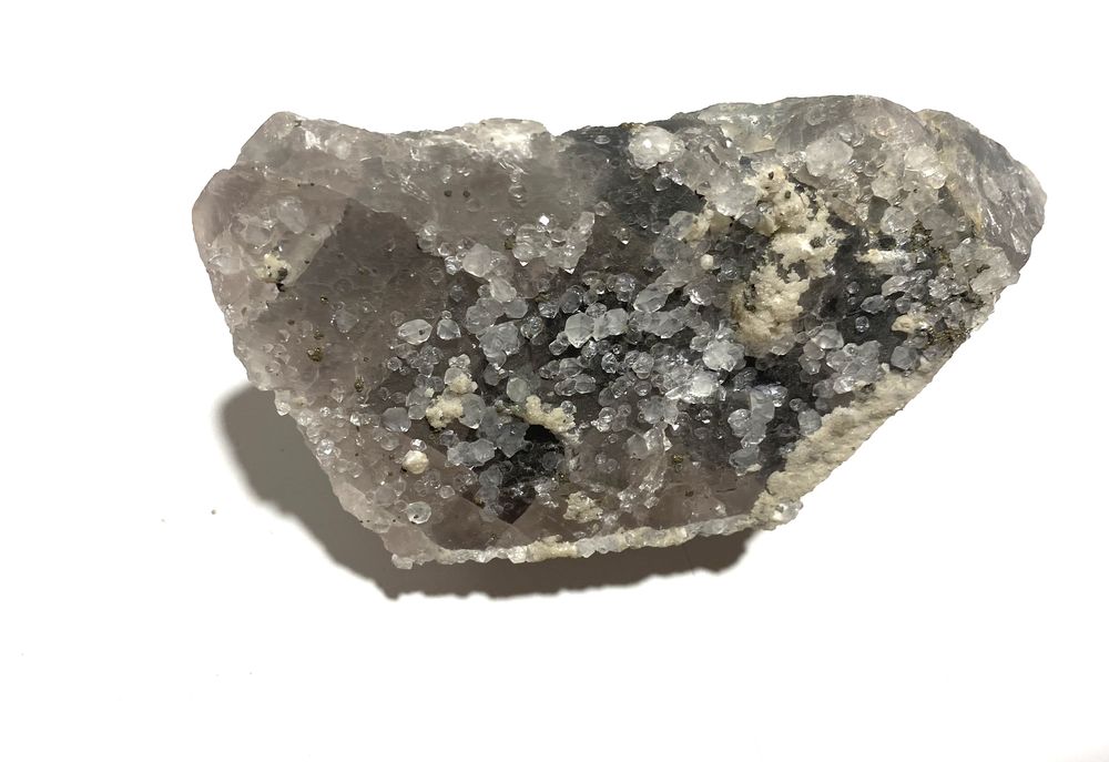 PYRITE/FLUORITE - MINERAUX DE COLLECTION 30 Saint-M�dard (16)
