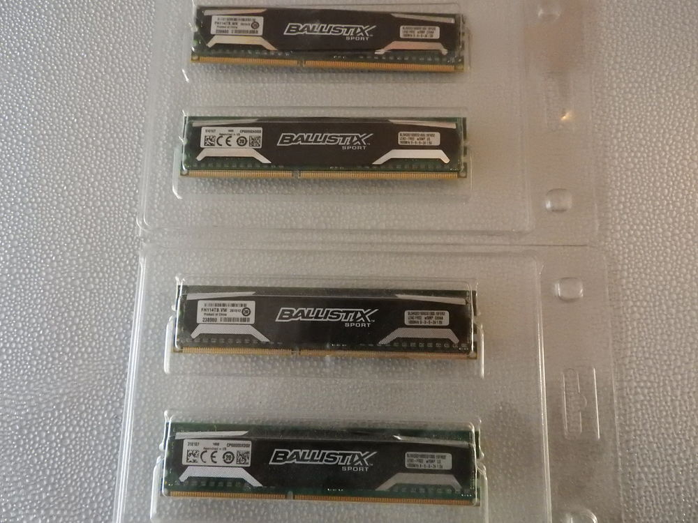 Quatre barettes de m�moire (Ram) DDR3 de 4 Gb chacune, 1600 45 Caen (14)