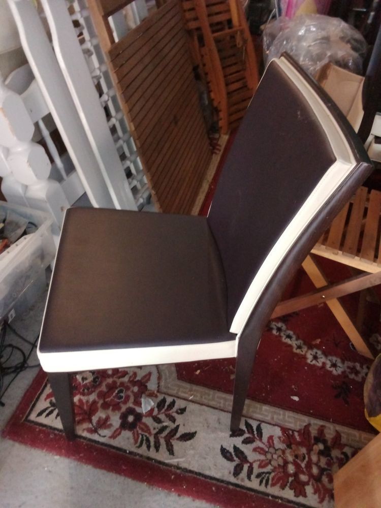 QUATRE BELLES CHAISES BICOLORES POUR SALLE A MANGER 220 Lampertheim (67)