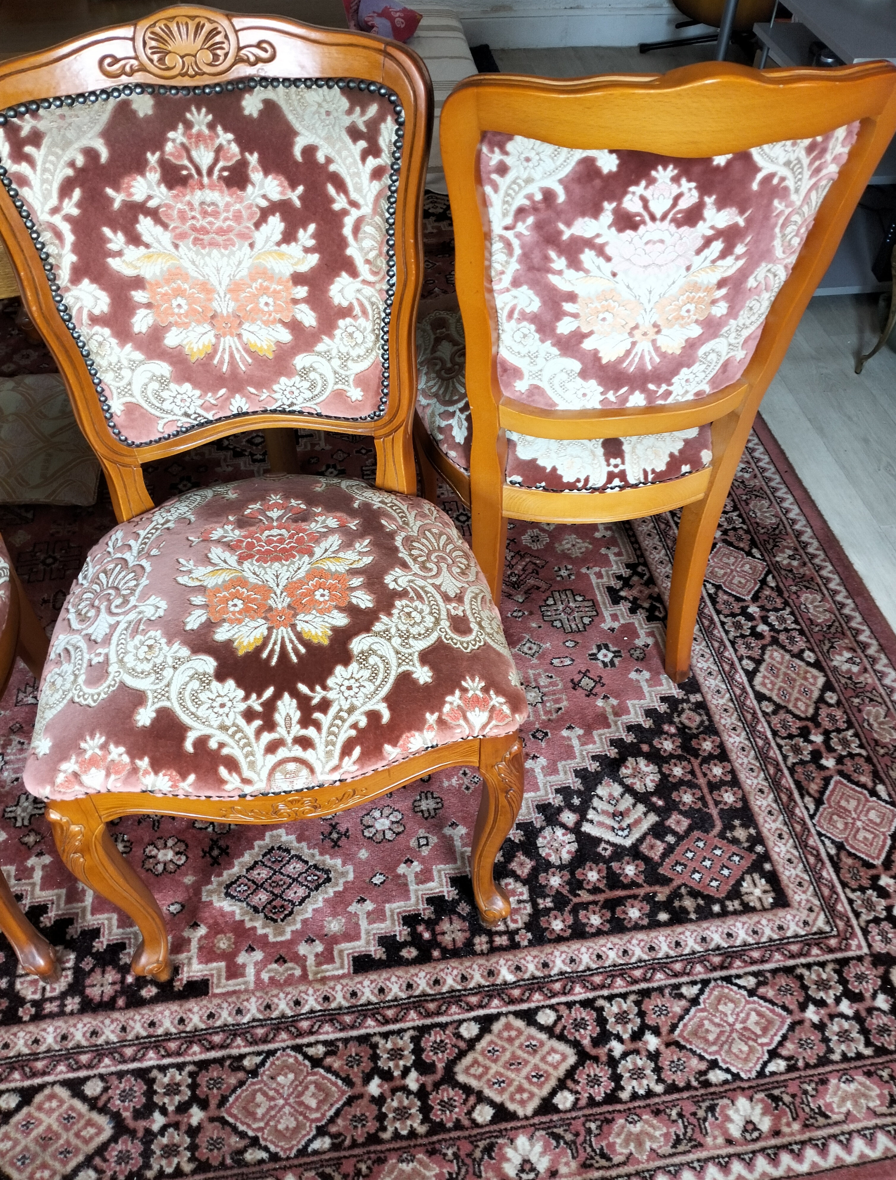 Quatre chaises bon �tat 80 Gueugnon (71)