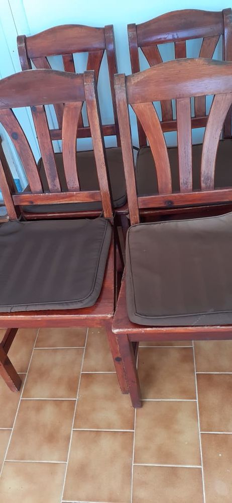 Lot de quatre chaises 120 Saint-Fran�ois (97)