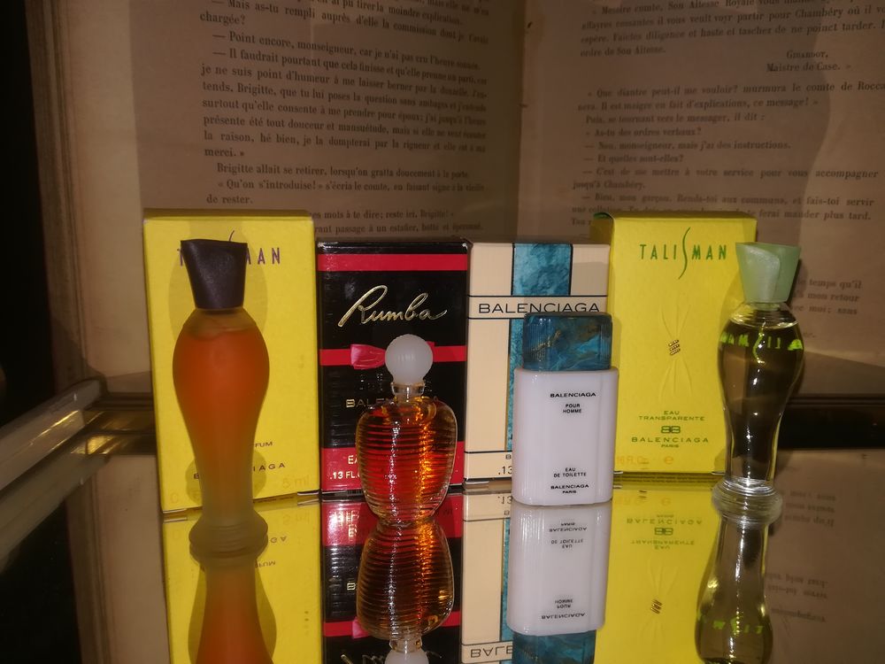 Lot de quatre miniatures de parfum Balenciaga avec boites. 25 Montceau-les-Mines (71)