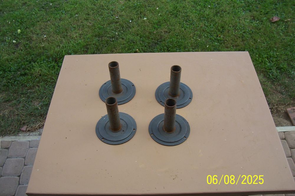 quatre pieds en m�tal 5 Porqu�ricourt (60)