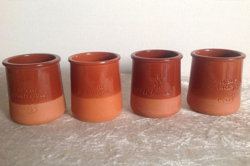 LOT DE QUATRE POTS EN TERRE CUITE
2 Tr�gunc (29)