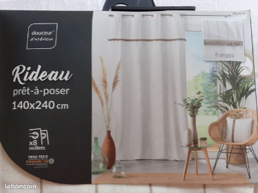 Quatre rideaux d'int�rieur. Largeur 140 cm Hauteur 240 cm 60 Nolay (21)
