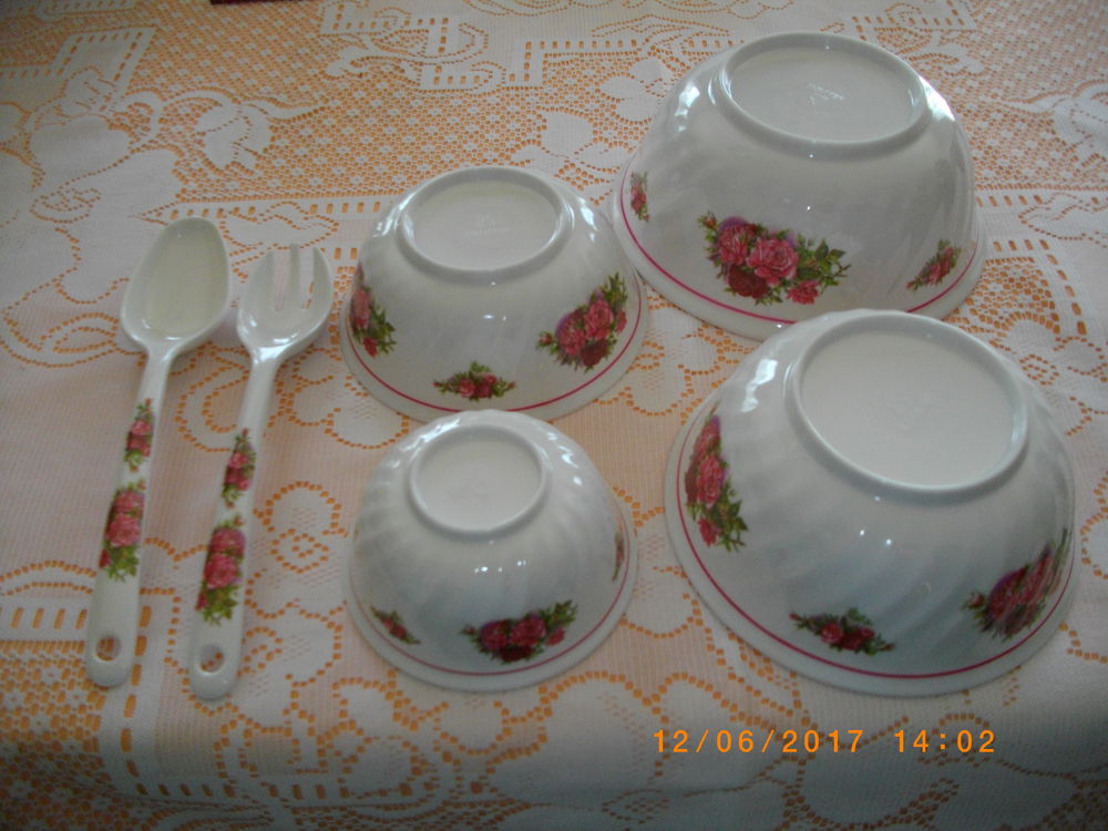 QUATRE SALADIERS + COUVERTS A SALADE 10 Perros-Guirec (22)