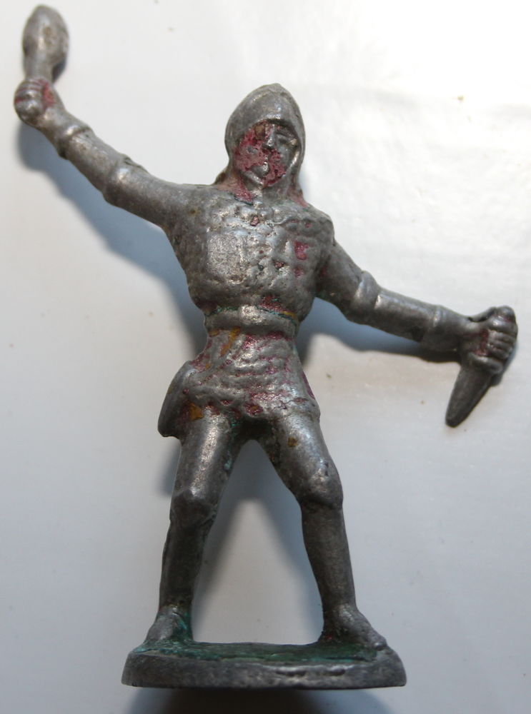 Quiralu NININ Moyen Age soldat avec torche et poignard 15 Issy-les-Moulineaux (92)