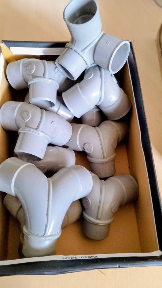 Raccords  en P.V.C. POUR EVACUATION DES EAUX USEES 28 Eauze (32)