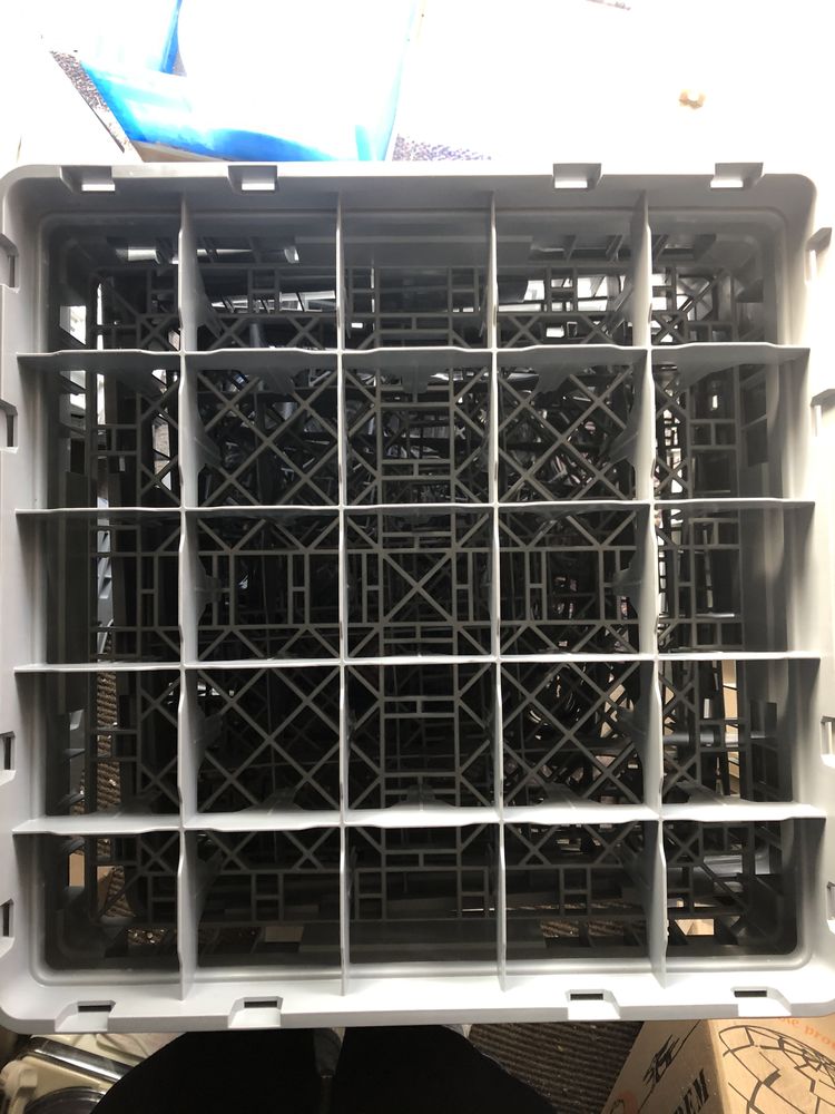 rack ou casier � verres 5x5 25 Paris 19 (75)