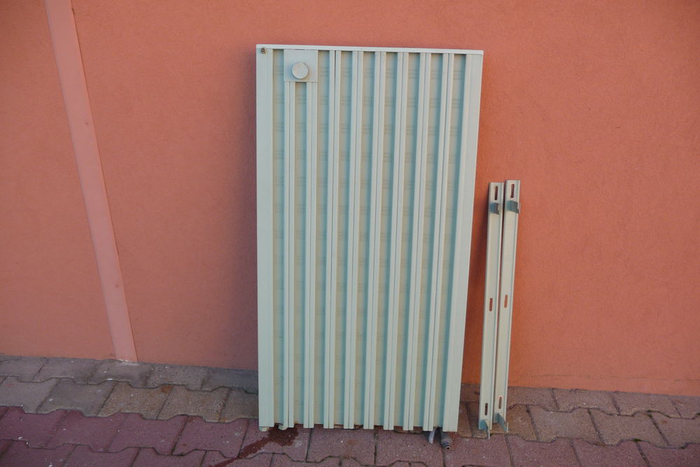 RADIATEUR EN ACIER DE 60 CM X 110 X 7 CM + SUPPORTS 12 Beynost (01)