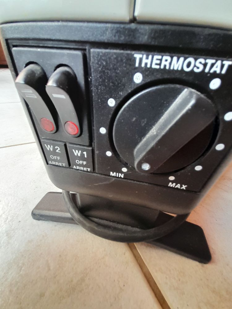 1 RADIATEUR ELECTRIQUE SOGAL 10 Poissy (78)