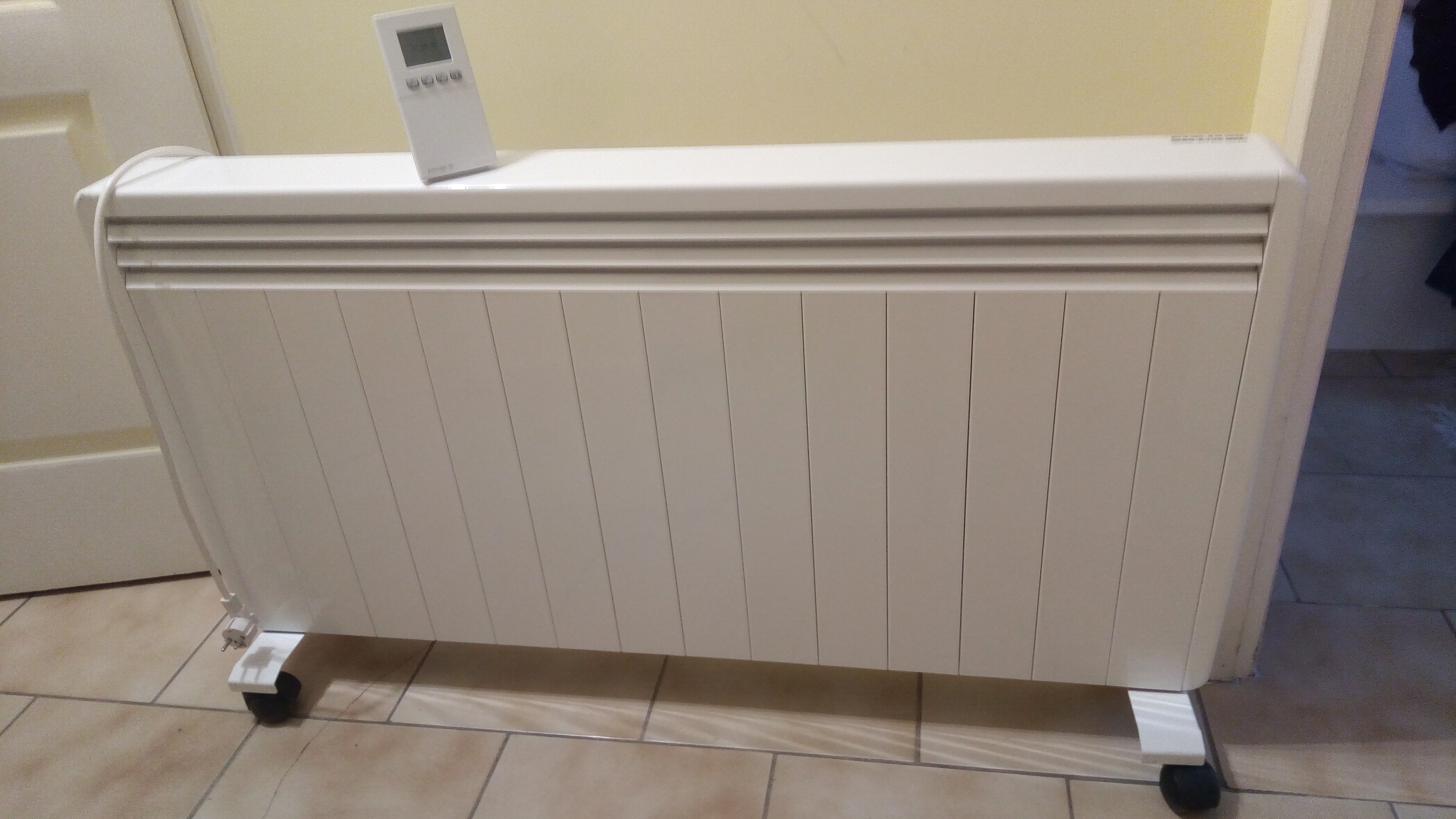 RADIATEUR ELECTRIQUE 1100 Saint-Martin-de-Br�mes (04)